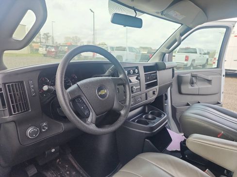 Used 2022 Chevrolet Express 2500 w/ Driver Convenience Package RWD image 16