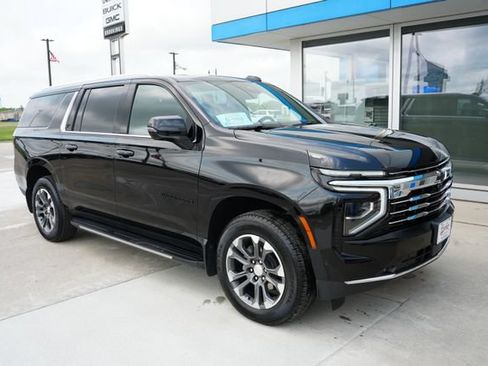 Used 2025 Chevrolet Suburban LT w/ Comfort Package AWD/4WD image 35