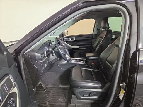 Used 2021 Ford Explorer XLT w/ Equipment Group 202A AWD/4WD image 13