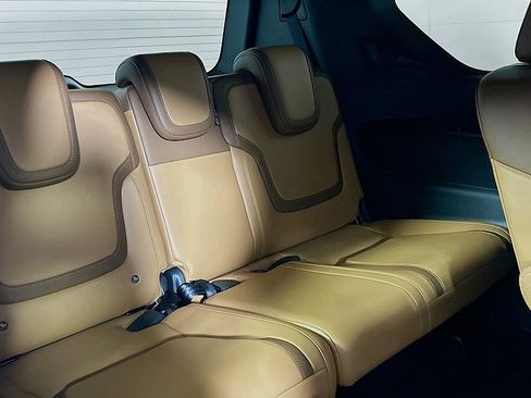 New 2025 Nissan Armada SL w/ Captain's Chari Seat Package image 28