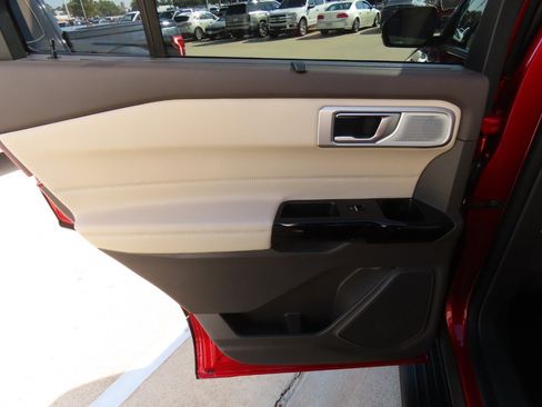 Used 2022 Ford Explorer Platinum w/ Equipment Group 601A image 20