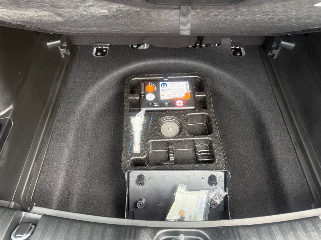 Certified 2024 Jeep Compass Latitude AWD/4WD image 46