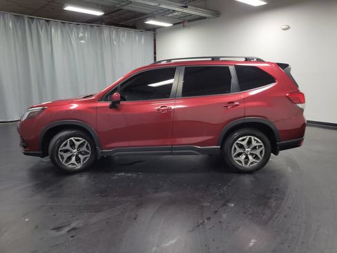 Used 2024 Subaru Forester Premium AWD/4WD image 5