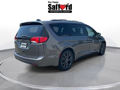 Used 2018 Chrysler Pacifica Touring Plus w/ S Appearance Package FWD image 8