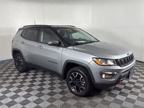 Used 2020 Jeep Compass Trailhawk image 3