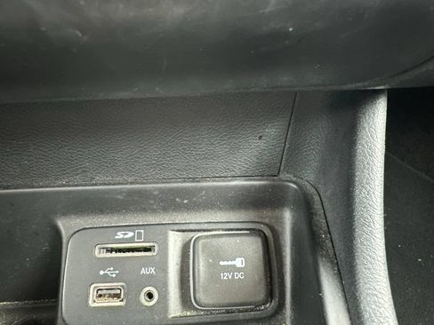 Used 2016 Jeep Cherokee Latitude w/ Comfort & Sound Group FWD image 17