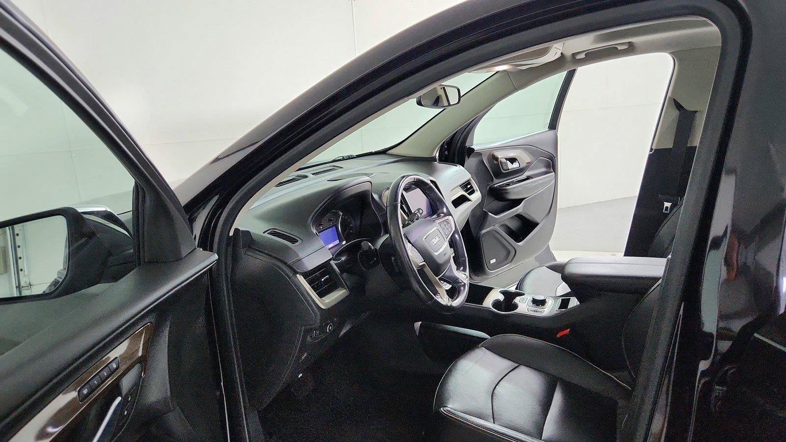 Used 2020 GMC Terrain Denali w/ Denali Premium Package AWD/4WD image 16
