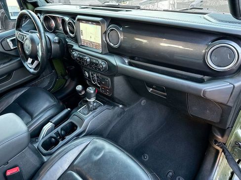 Used 2020 Jeep Wrangler Unlimited Sahara image 33