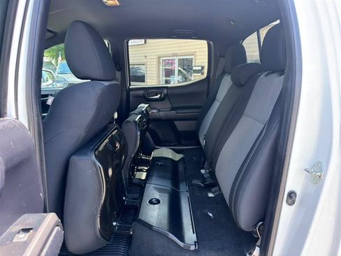 Used 2020 Toyota Tacoma TRD Sport w/ Technology Package AWD/4WD image 17