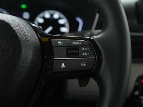 Used 2025 Honda Pilot Touring image 31