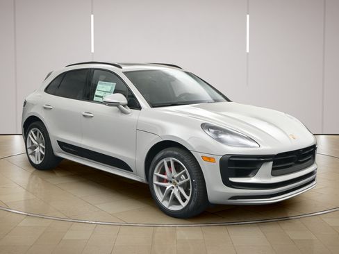 Certified 2026 Porsche Macan S AWD/4WD image 24