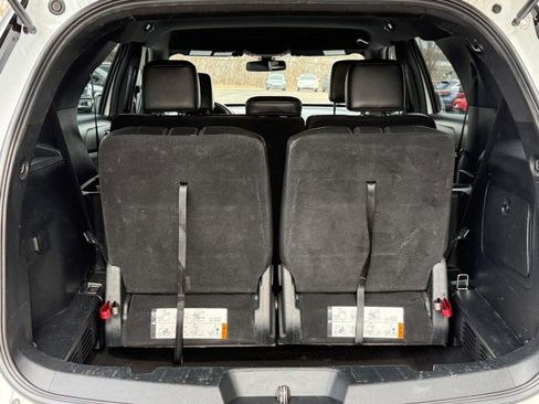 Used 2018 Ford Explorer XLT w/ XLT Appearance Package image 6