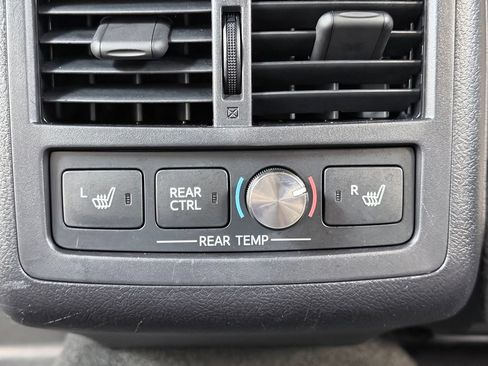 Used 2015 Toyota Avalon Limited FWD image 26