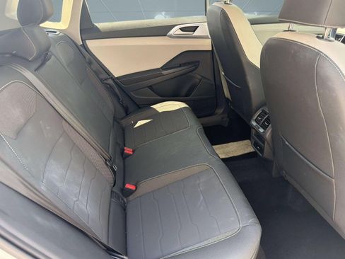 Used 2025 Volkswagen Taos SE FWD image 30