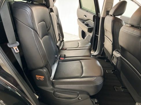 Used 2022 Nissan Pathfinder SL w/ SL Black Package image 24