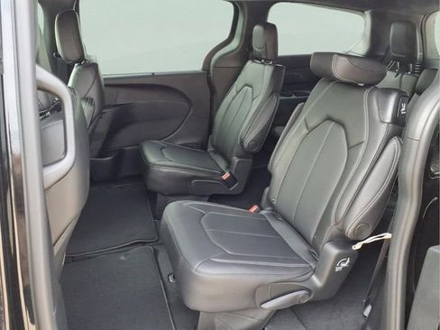 New 2026 Chrysler Pacifica Select w/ S Appearance Package image 9