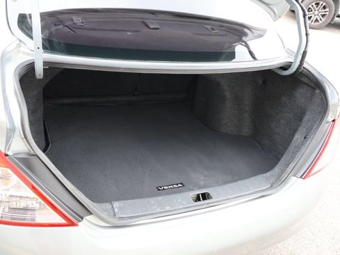 Used 2014 Nissan Versa SV w/ Convenience Package FWD image 8