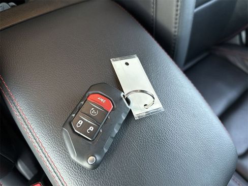 Used 2024 Jeep Wrangler Unlimited Rubicon image 31