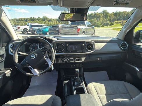 Used 2019 Toyota Tacoma SR5 AWD/4WD image 13