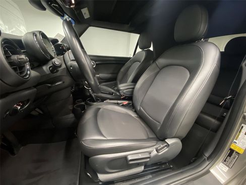 Used 2018 MINI Cooper Convertible image 17