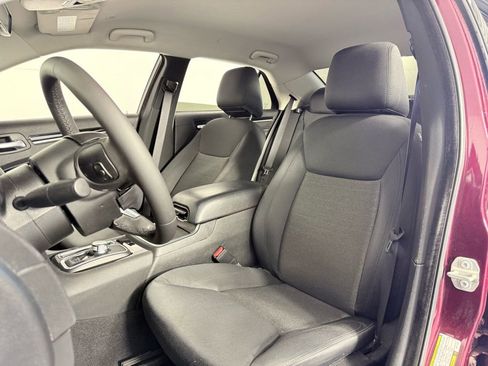 Used 2023 Chrysler 300 Touring w/ Sport Appearance Package image 11