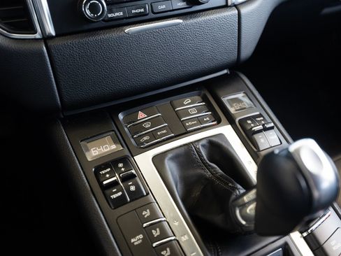 Used 2018 Porsche Macan S image 37