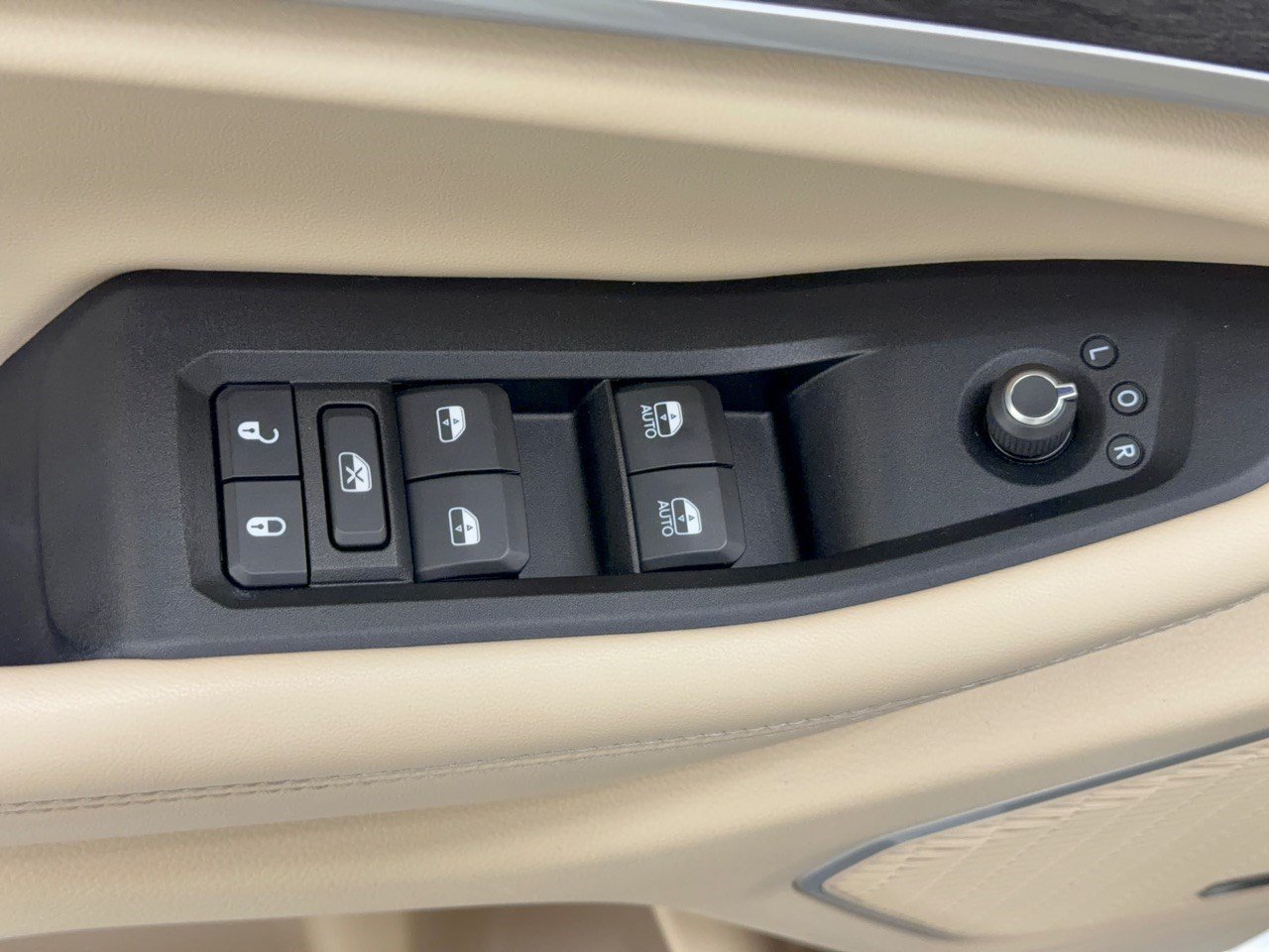 Used 2022 Jeep Grand Cherokee L Limited w/ Luxury Tech Group II RWD image 14