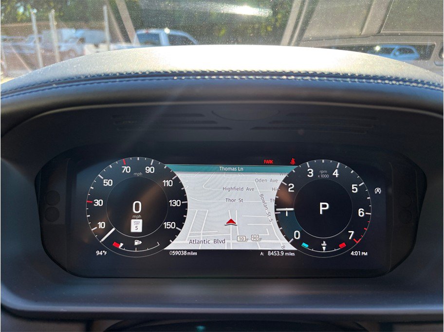 Used 2023 Land Rover Discovery Metropolitan Edition AWD/4WD image 26