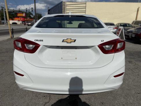 Used 2017 Chevrolet Cruze LT FWD image 5