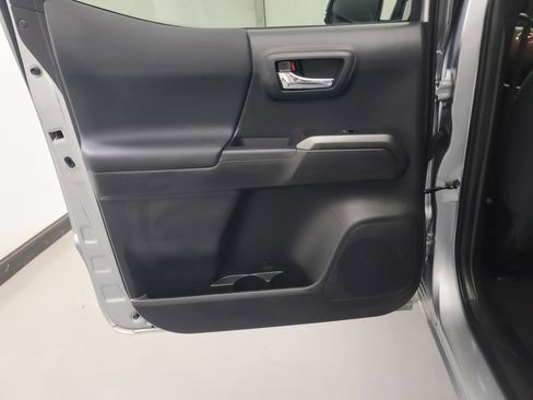 Used 2023 Toyota Tacoma TRD Sport image 17