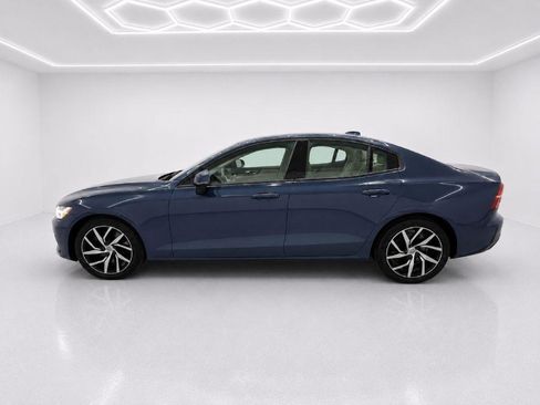 Used 2020 Volvo S60 T6 Momentum AWD/4WD image 6