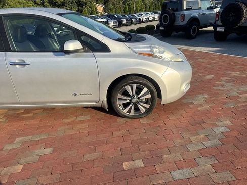 Used 2015 Nissan Leaf SL FWD image 16