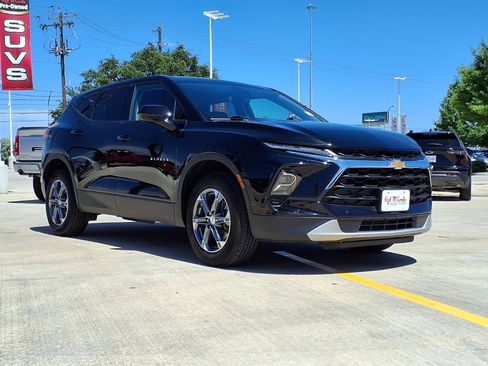 Used 2025 Chevrolet Blazer LT AWD/4WD image 3