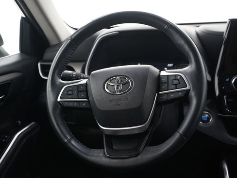 Used 2022 Toyota Highlander XLE image 17