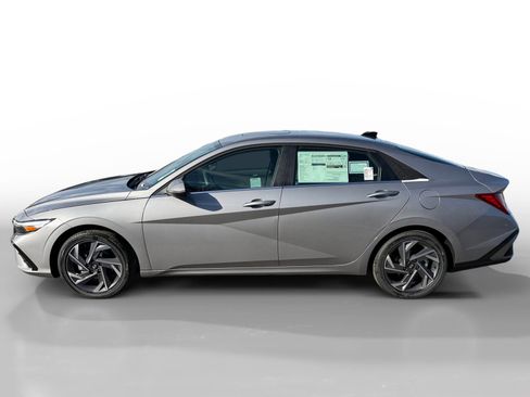 New 2026 Hyundai Elantra Limited FWD image 2