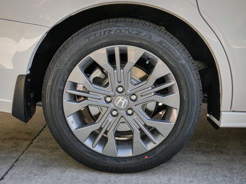 New 2026 Honda Odyssey Touring image 13