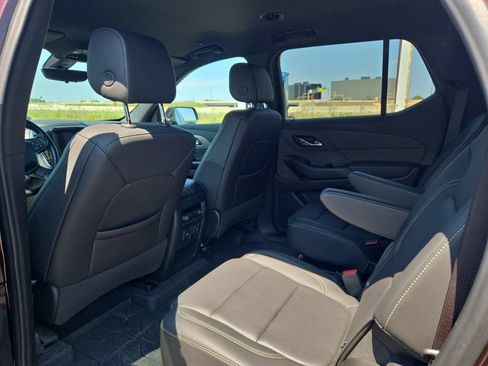 Used 2023 Chevrolet Traverse LT w/ LT Premium Package AWD/4WD image 12