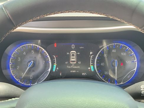Used 2023 Chrysler Pacifica Touring-L FWD image 26