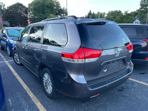 Used 2014 Toyota Sienna XLE FWD image 8