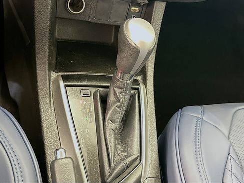 Used 2015 Toyota Corolla LE FWD image 24