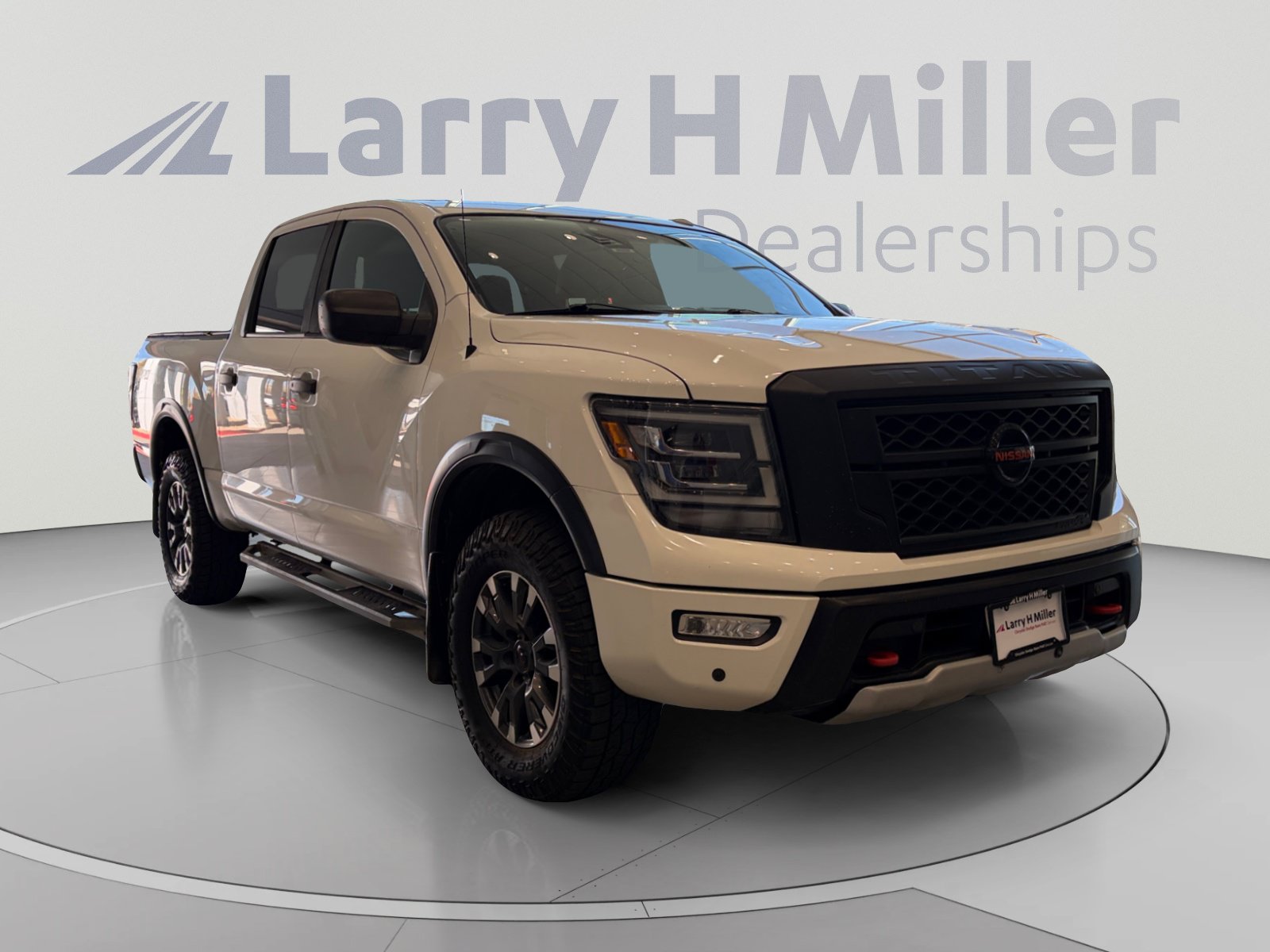 Used 2021 Nissan Titan PRO-4X w/ Pro-4x Utility Package AWD/4WD image 7