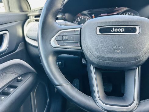 Used 2022 Jeep Compass Latitude image 13