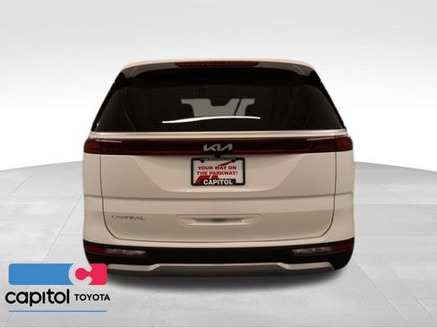 Used 2024 Kia Carnival EX FWD image 3