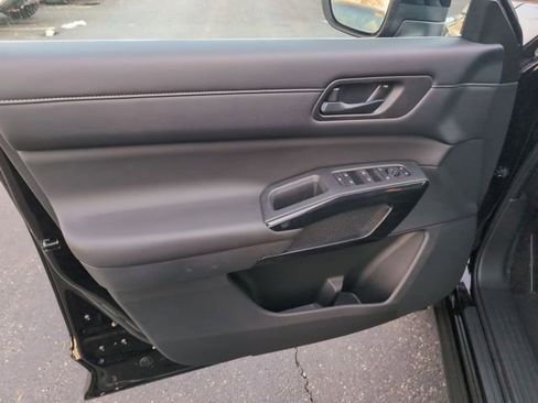 New 2025 Nissan Pathfinder SV image 15