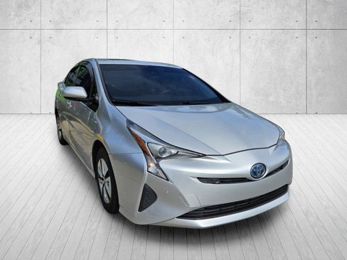 Used 2018 Toyota Prius Four w/ Advanced Technology Package FWD image 3