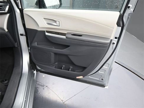 Used 2024 Toyota Sienna XLE image 11