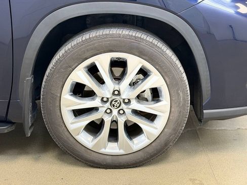 Used 2021 Toyota Highlander Limited AWD/4WD image 4