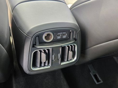 Used 2022 Maserati Levante Modena AWD/4WD image 12