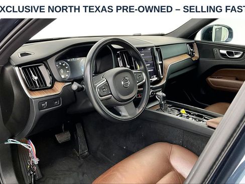 Used 2021 Volvo XC60 T5 Momentum w/ Premium Package FWD image 17