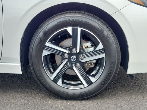 Certified 2024 Nissan Sentra SV FWD image 5